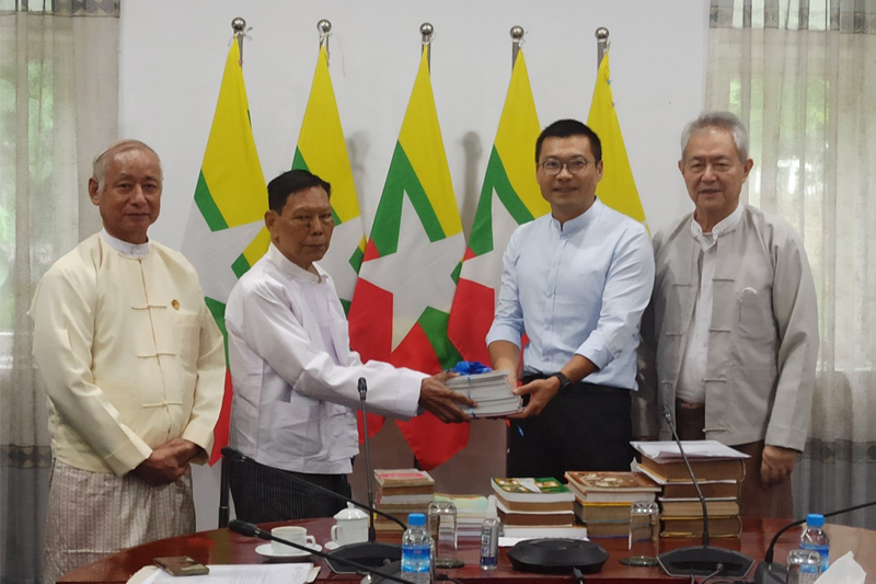 U Kyaw Yin (Myingyan Kyaw Aung) donated 42 Myanmar Books to Mr. Kong Peng, Director, Pro Rector, Myanmar Affairs Department, Yunnan University through Myanmar Institute of Strategic and International Studies for the students who are studying Burmese at Myanmar Department, Yunnan University