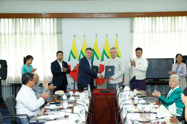 Holding Signing Ceremony of the Letter of Intent for Cooperation between MISIS and Xinhua News Agency for the Global South Joint Communication Partnership Program (19-06-2025, MISIS Office, Yangon)